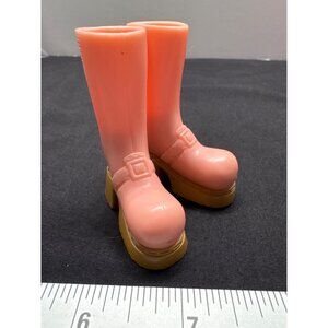 Bratz Yasmin Winter Time Doll Pink & Tan Pop-On Boots High Heel Style 2.5 Inch M